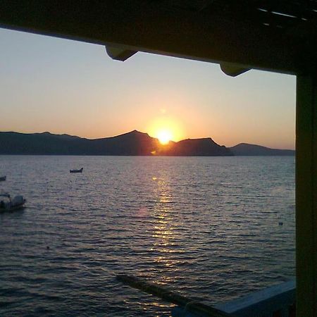 The Yellow Boat House Klima  Exterior foto